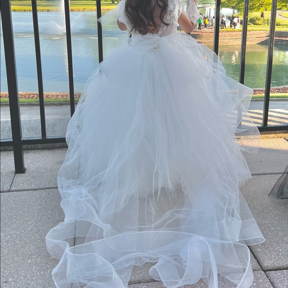 FLOWER GIRL dress with detachable train - Picture 3 of 8